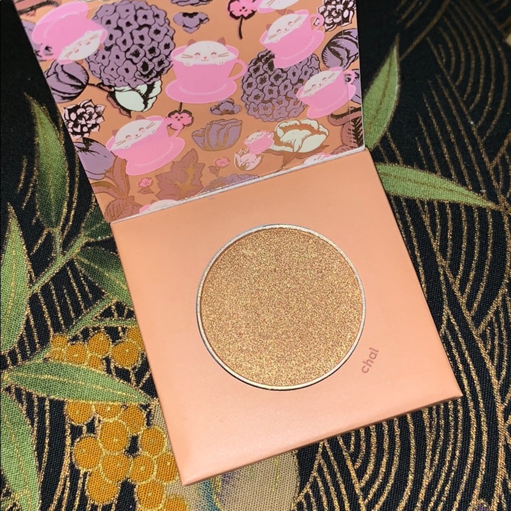 🆕 Winky Lux “Chai” highlighter/eyeshadow sample